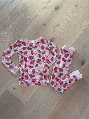 MIOZING Bamboo Girls Pink Strawberry Print Pajama Set - size 4-5 years